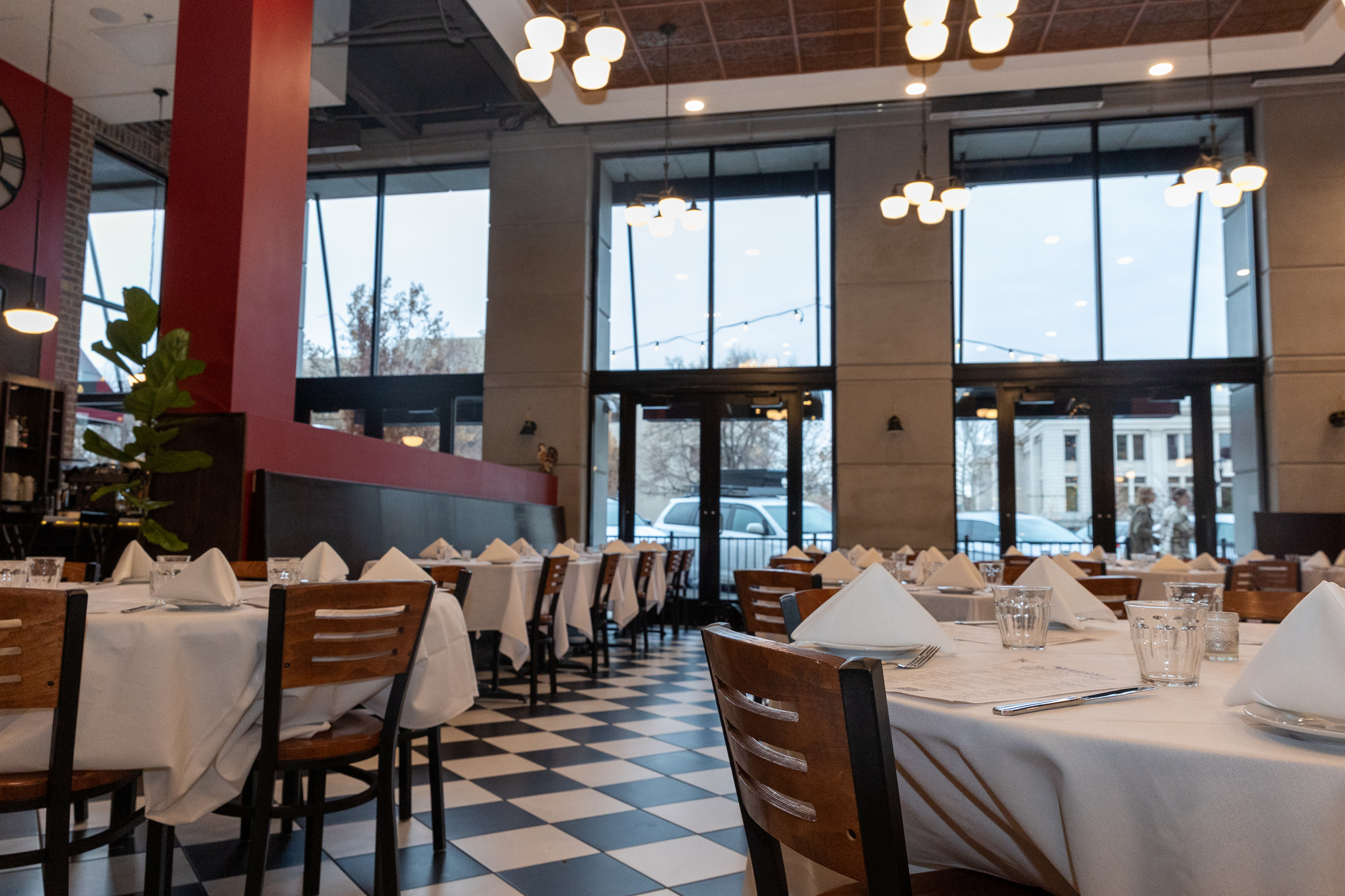 BistroProvenance_Interior_Spothopper-2_1