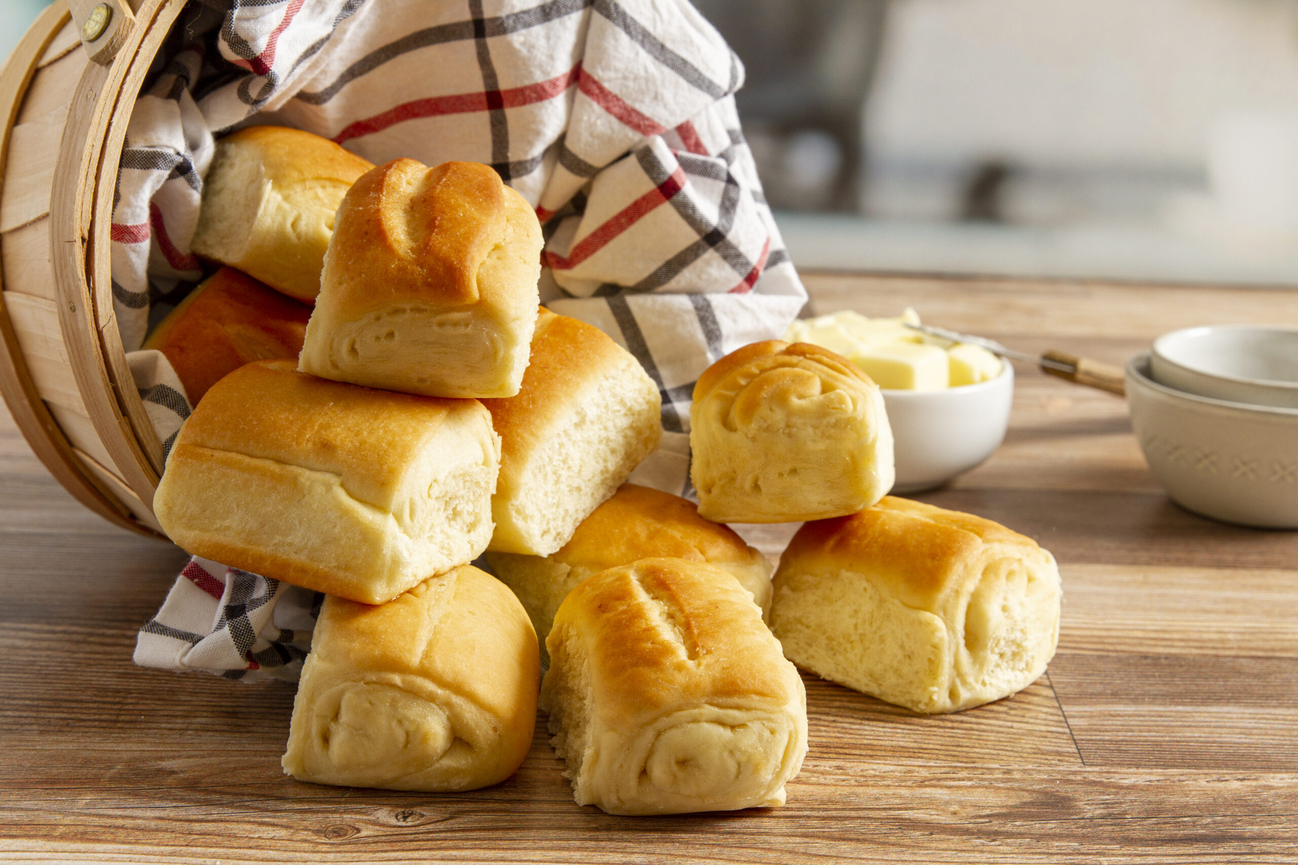 Beehive_FrozenDough_HawaiianRolls_02_AFS